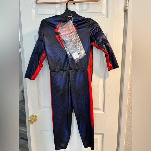 Spider-Man kids costume size small - Picture 2 of 2